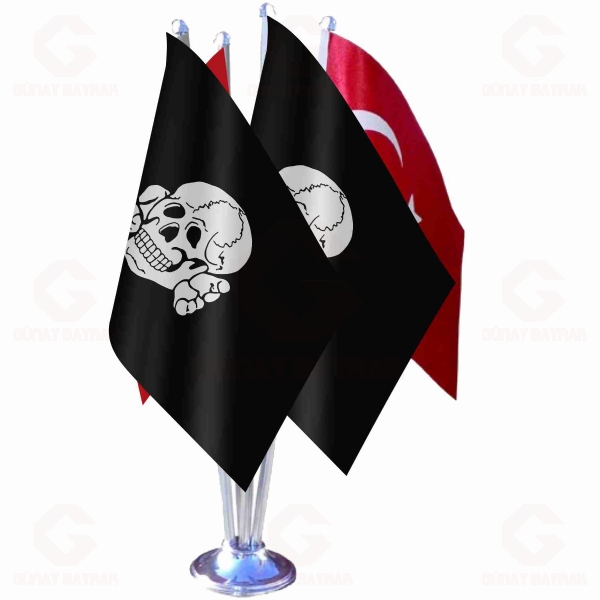 Combat 18 D�rtl� Masa Bayra��