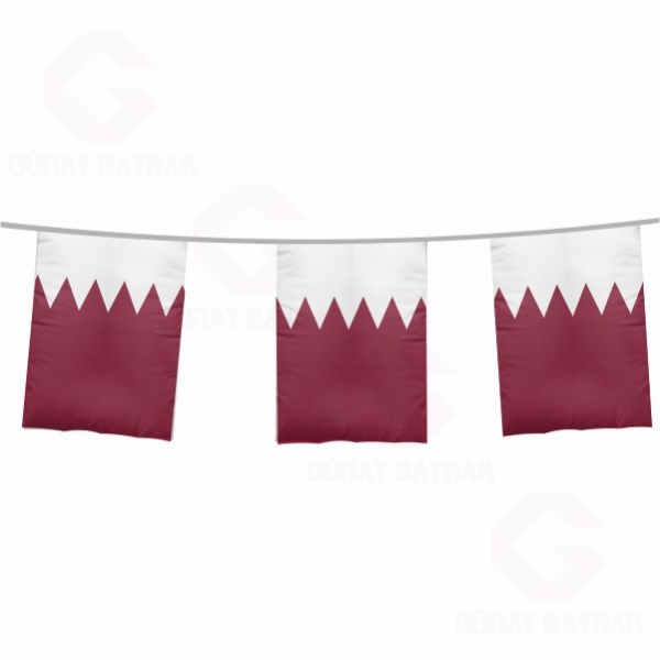Katar pe Dizili Kare Bayraklar