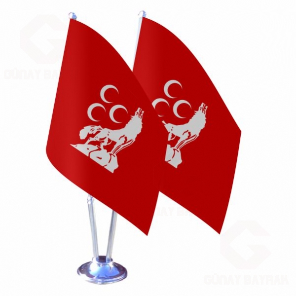 K�rm�z� �� Hilal Kurt ikili Masa Bayra��