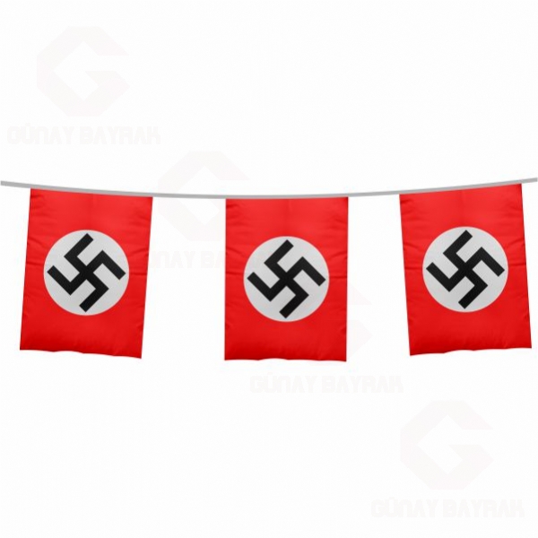 Nazi pe Dizili Kare Bayraklar