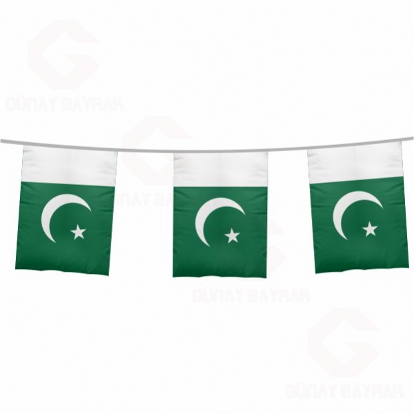 Pakistan pe Dizili Kare Bayraklar