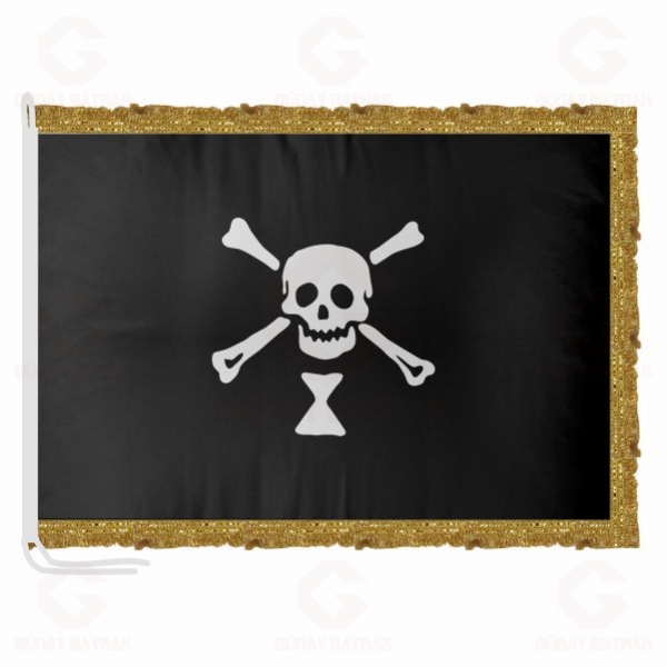 Pirate Of Emanuel Wynn Saten Makam Bayra��