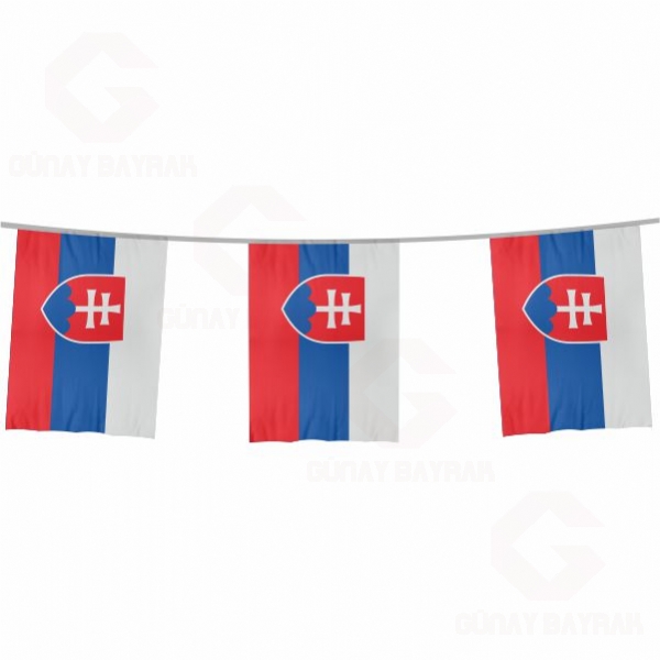 Slovakya pe Dizili Kare Bayraklar