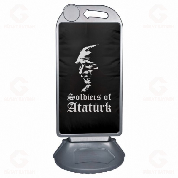 Soldiers of Atat�rk B�y�k Plastik Park Dubas�